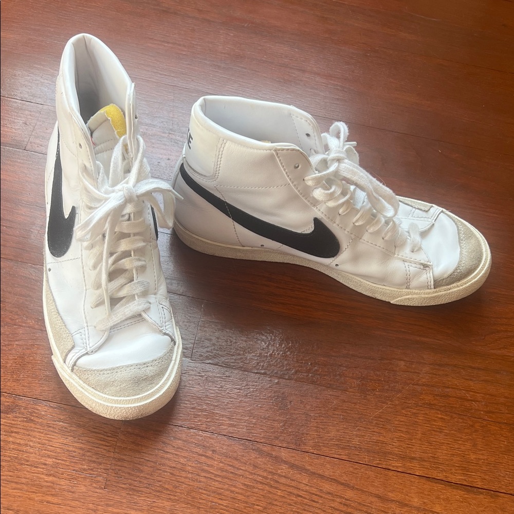 Nike White High-Top Sneakers with Black Swoosh and Yellow Tongue - Picture 2 of 3